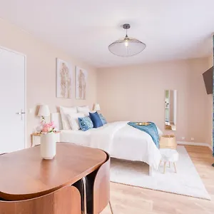 Studio - Lit King Size - Parking - Wifi - Proche Cdg , Livry-Gargan France